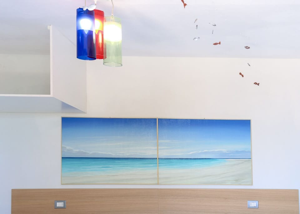 Villa Ritter Maria, four roomed holiday apartment in Marina di Campo, detail of tween/double bedroom