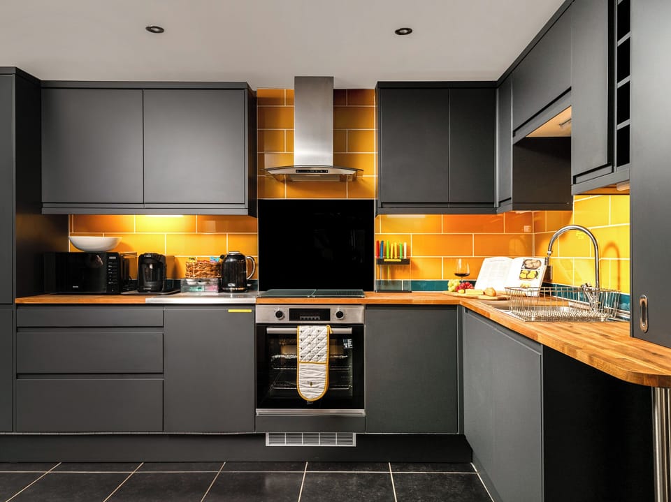 Kitchen | The Barn - Sleekstone Holiday Barns, Honeyborough