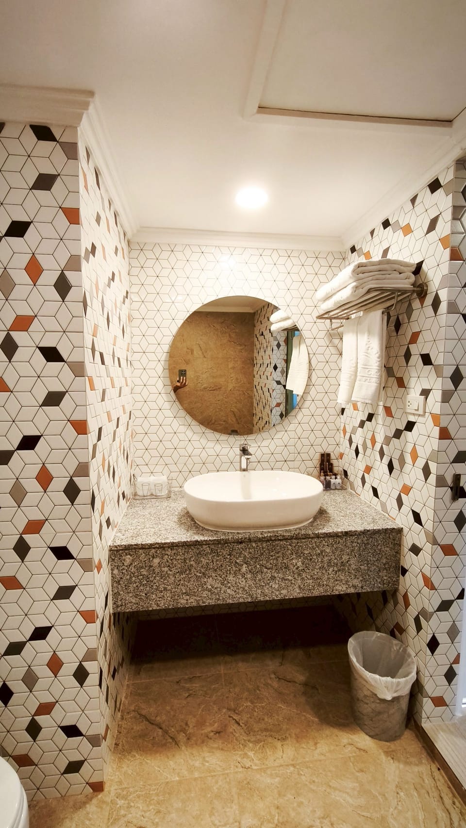 Superior Plus Twin room | Bathroom | Combined shower/tub, free toiletries, hair dryer, bathrobes
