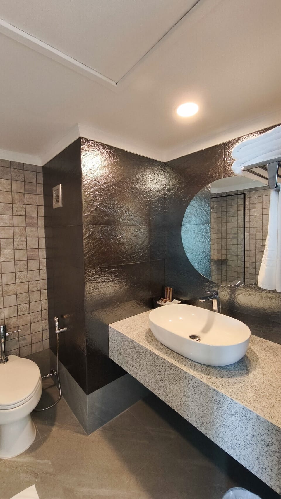 Executive Suite, 2 Bedrooms | Bathroom | Combined shower/tub, free toiletries, hair dryer, bathrobes