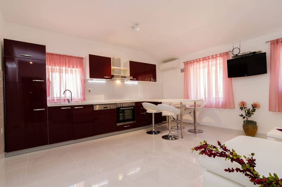 Apartment, 1 Bedroom | Private kitchen | Fridge