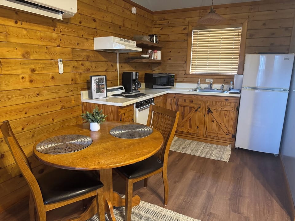 Kitchen/Dining Area