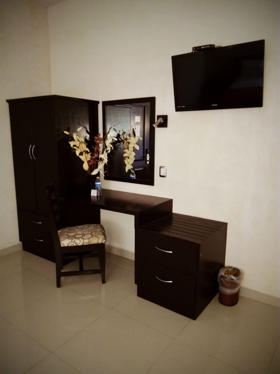 Double Room, 1 King Bed | Down comforters, desk, iron/ironing board, rollaway beds (surcharge)