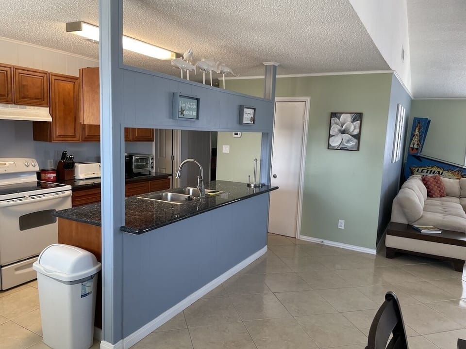 Bar / Kitchen
