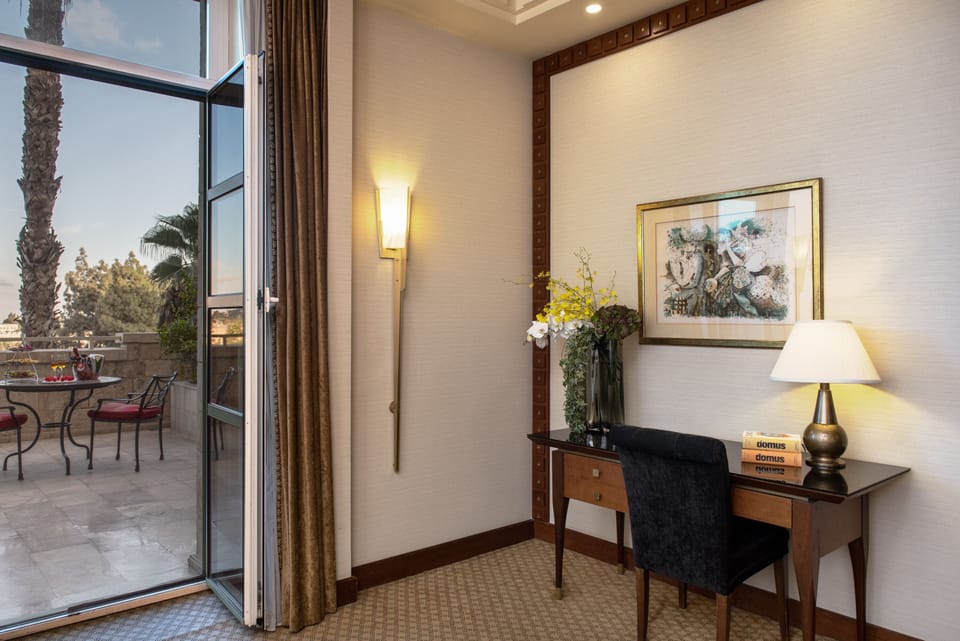 Room, Garden View | Minibar, in-room safe, desk, laptop workspace
