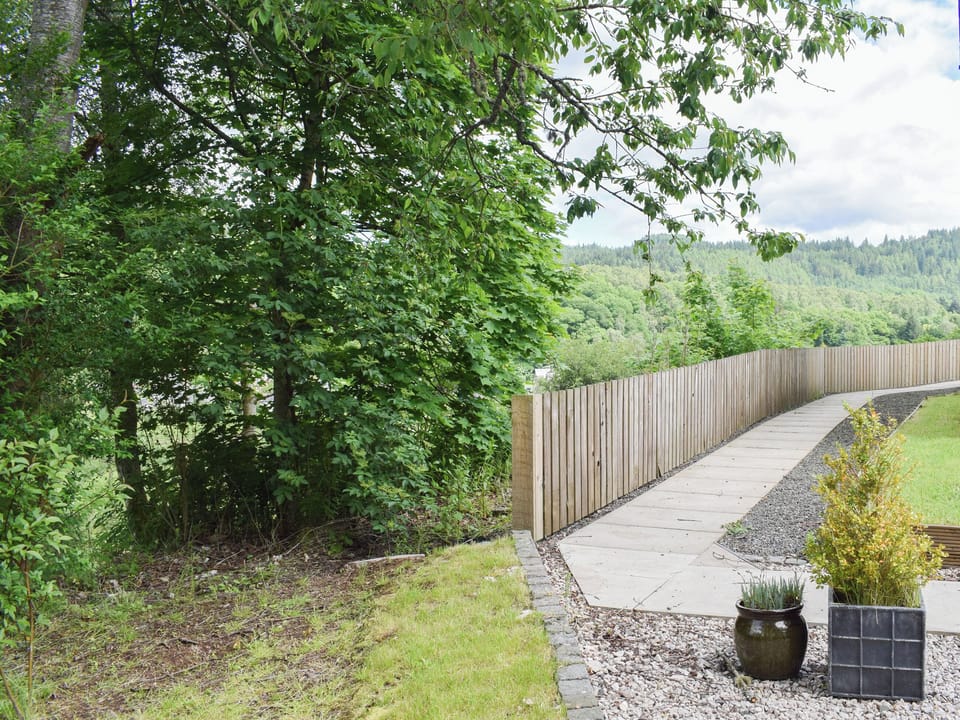 Garden | Craigmore View - Inchrie Holiday Cottages, Aberfoyle