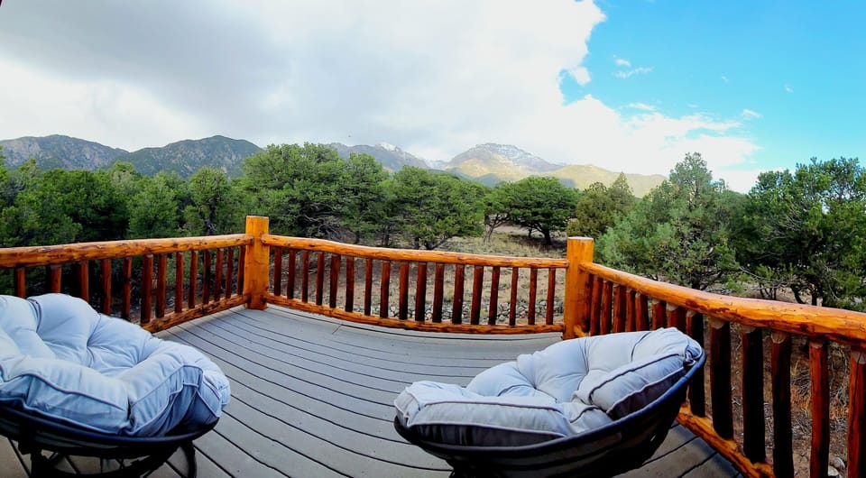 Loft deck with papasan chairs to sink into and count the stars or listen to wind