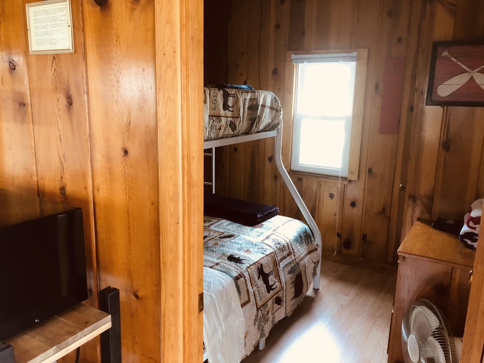 Bedroom 2 (Bunkbed, Twin over Full)