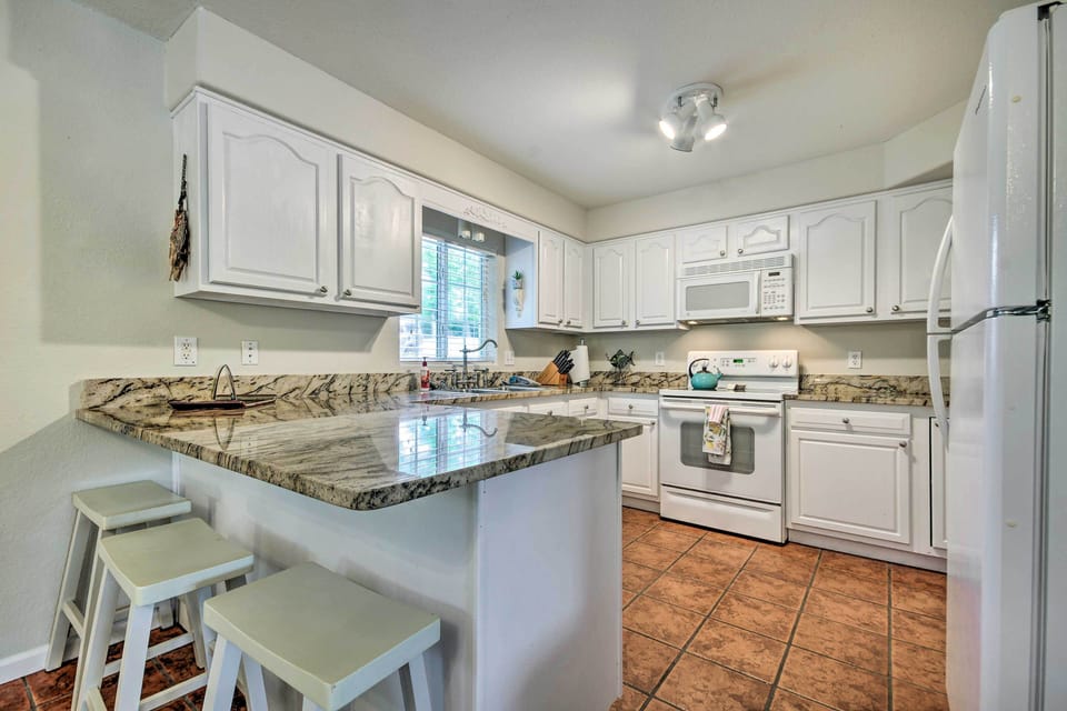 Kitchen | Main Level | Fully Equipped | Dishware/Flatware | Coffee Maker