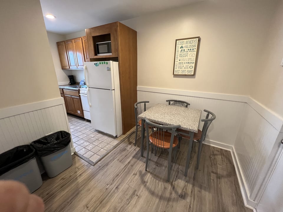 Kitchen/Dining Area