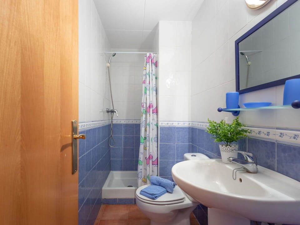 Plumbing Fixture, Tap, Bathroom Sink, Mirror, Property, Sink, Building, Blue, Purple, Bathroom
