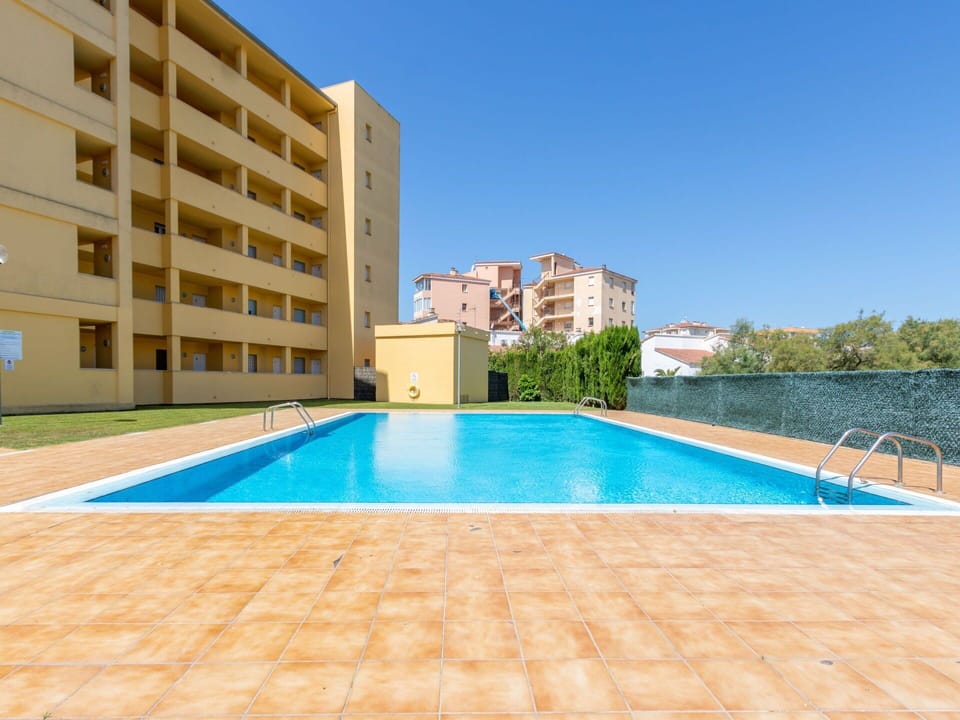 Water, Building, Plant, Daytime, Property, Sky, Swimming Pool, Azure, Rectangle, Architecture