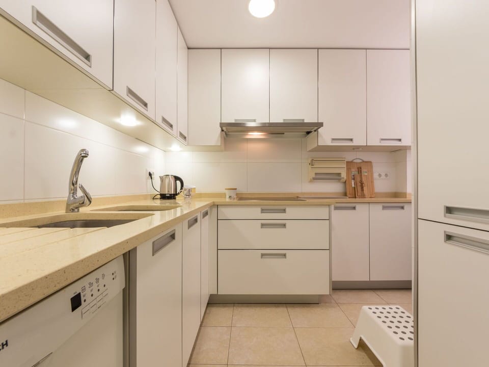 Kitchen Sink, Cabinetry, Sink, Tap, Countertop, Furniture, Building, Plumbing Fixture, Kitchen Stove, Kitchen