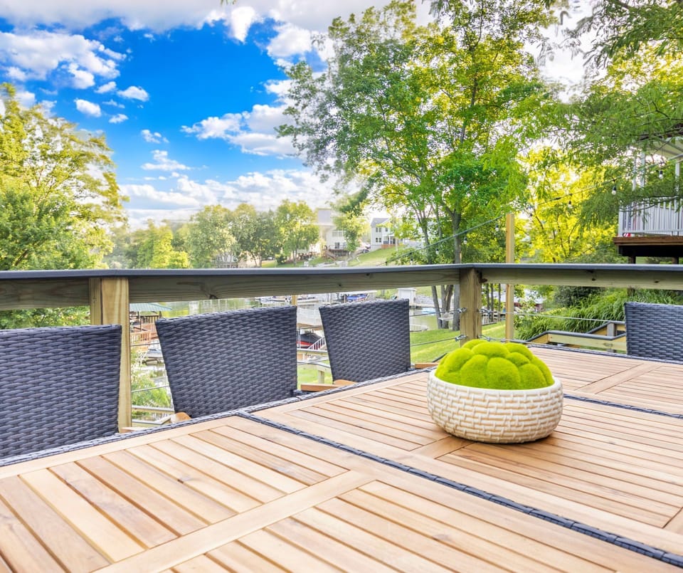 Outdoor dining with stunning views