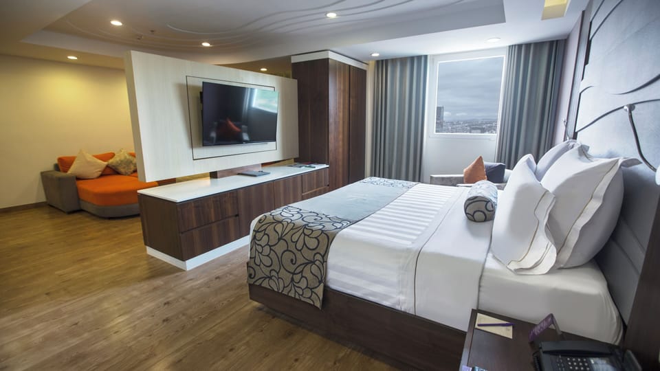 Junior Loft Room | Premium bedding, in-room safe, desk, soundproofing