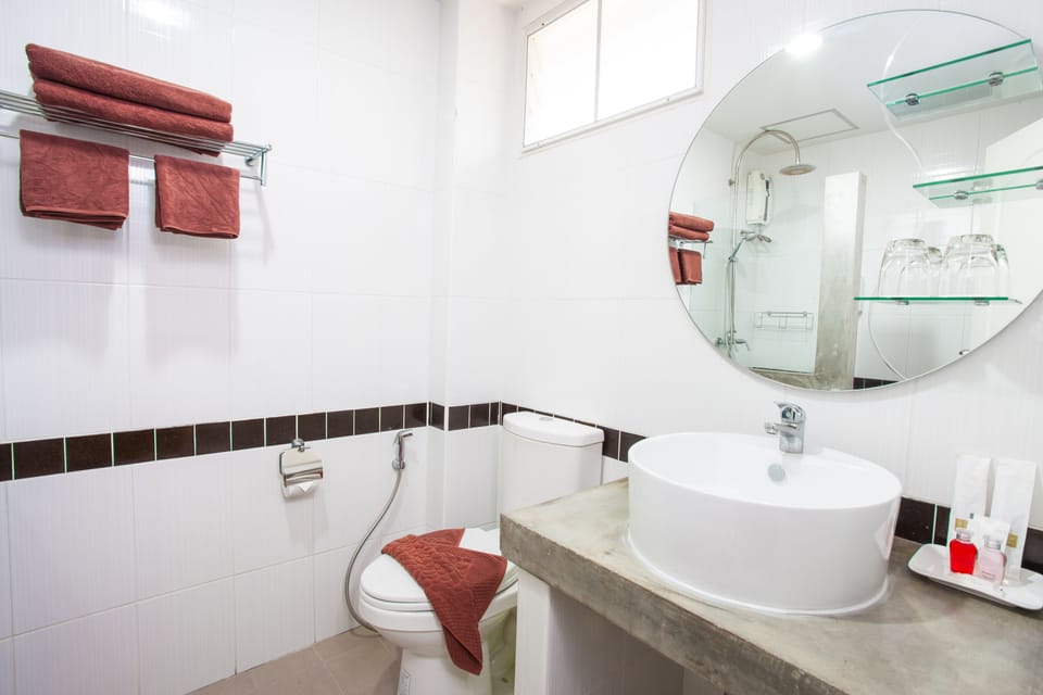 Shower, rainfall showerhead, towels