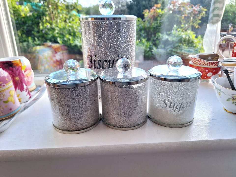 Complimentary tea,coffee,sugar & speciality teas for you to enjoy during your stay.