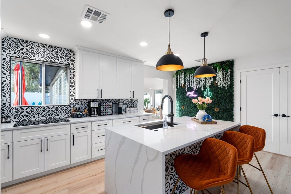 Stylish sophisticated kitchen!