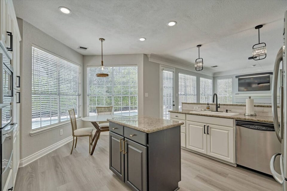 The eat-in kitchen island is a great spot for casual breakfasts or chatting while the chef of the group cooks.