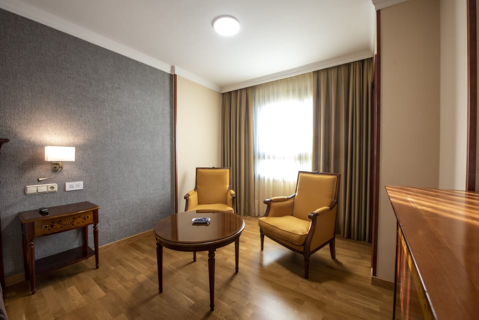Standard Double Room | Hypo-allergenic bedding, minibar, in-room safe, individually furnished