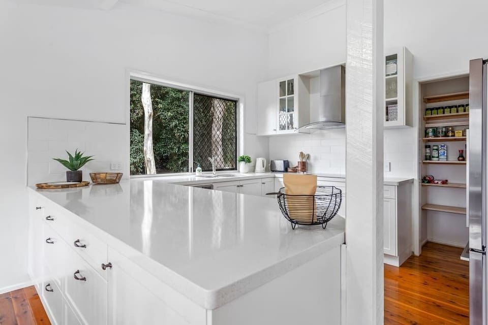 Huge Chef's kitchen with well stocked pantry and quality appliances
