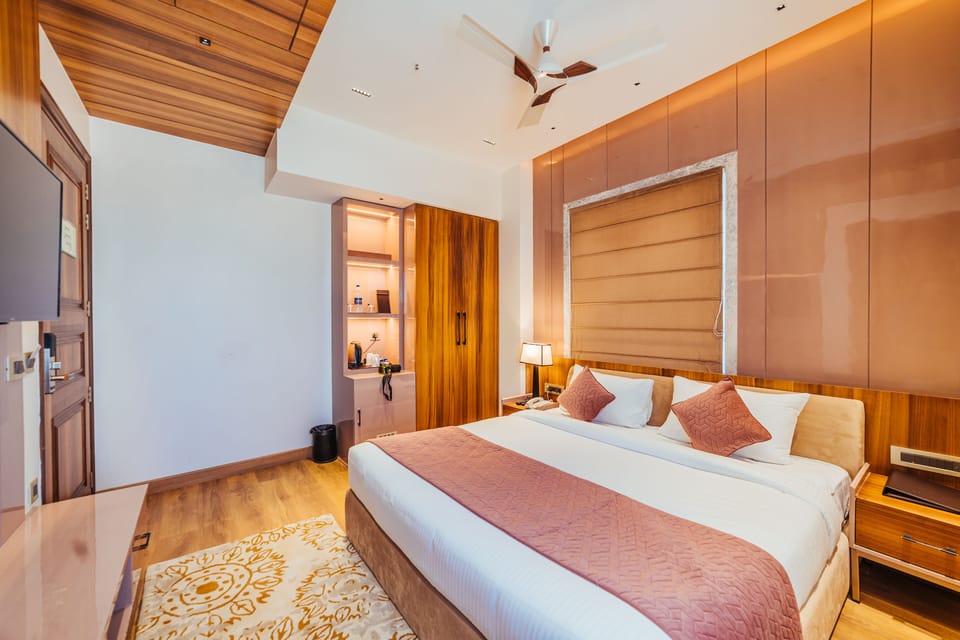 Superior Double Room | Premium bedding, Select Comfort beds, minibar, in-room safe