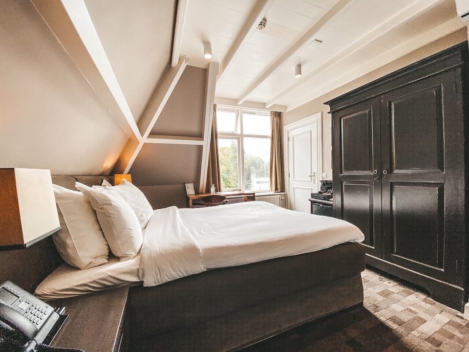 Standard Double Room, 1 Queen Bed | Premium bedding, minibar, in-room safe, individually furnished