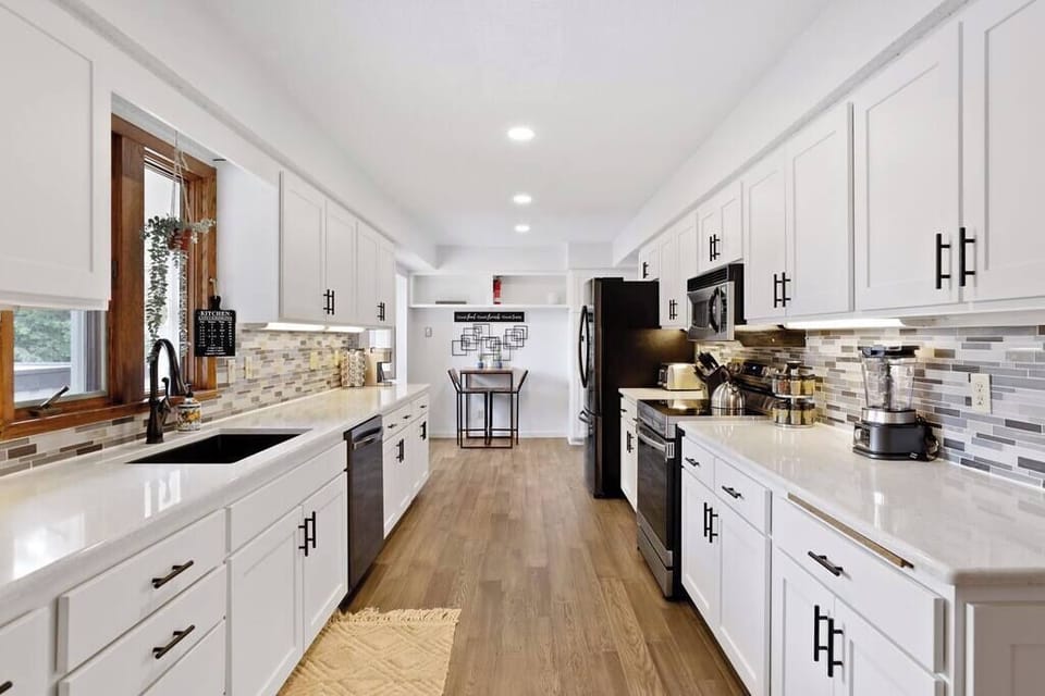 Mealtime is a breeze in this airy kitchen that opens to a charming dining nook, perfect for savoring flavors and views.