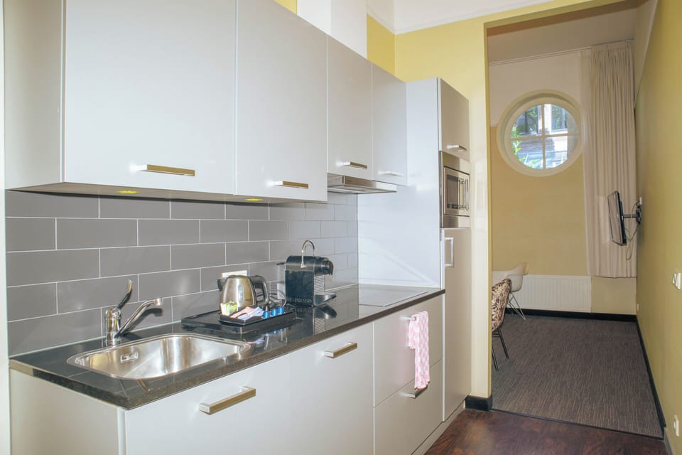 Deluxe Apartment | Private kitchen | Fridge, microwave, espresso maker, coffee/tea maker