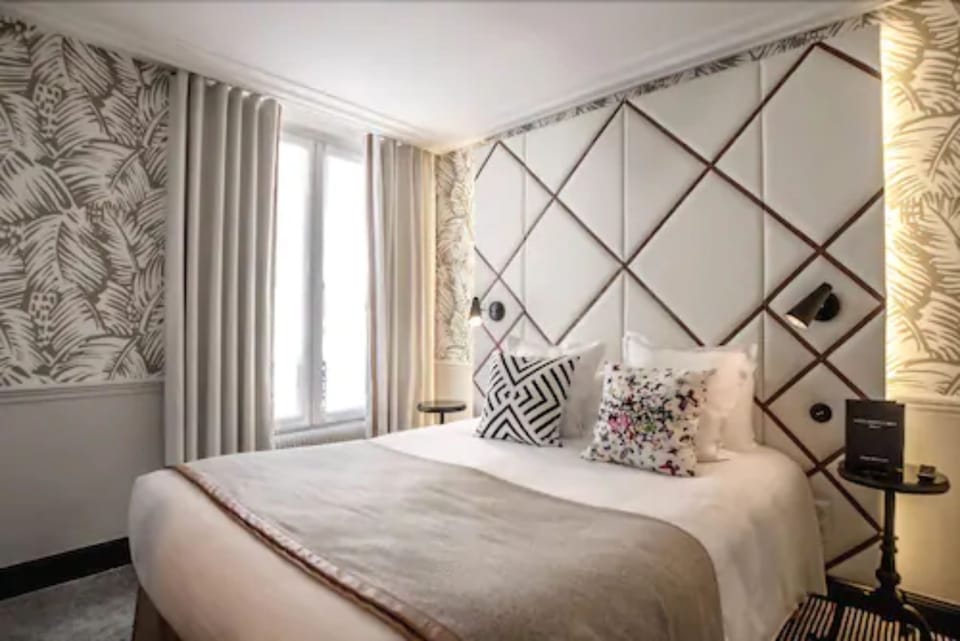 Pillowtop beds, in-room safe, desk, blackout drapes
