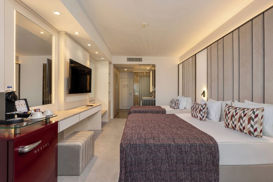 Premium bedding, free minibar, in-room safe, desk