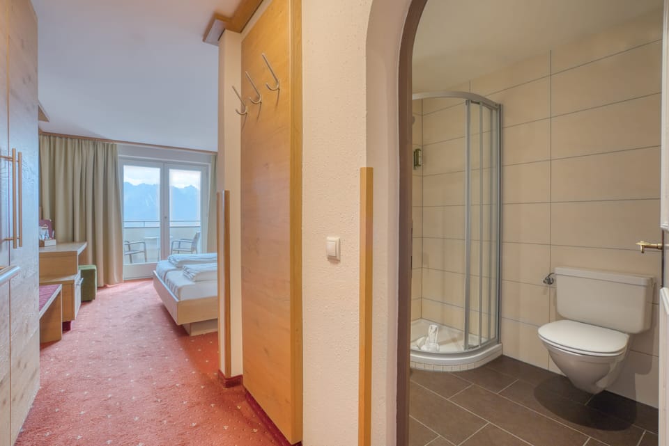 Standard Double Room, Balcony, Mountain View | Desk, soundproofing, free WiFi, bed sheets