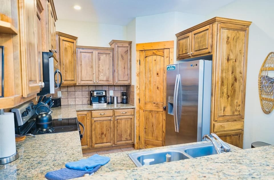 Enjoy a night eating in using this well-appointed kitchen!