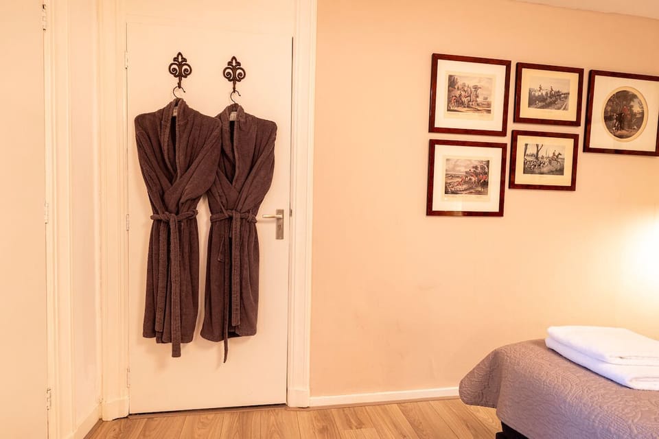 Classic Double Room | Minibar, in-room safe, desk, free WiFi