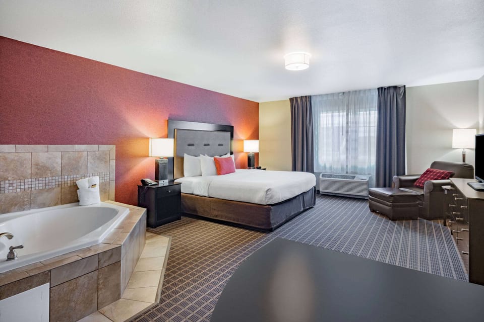 Premium bedding, in-room safe, desk, laptop workspace