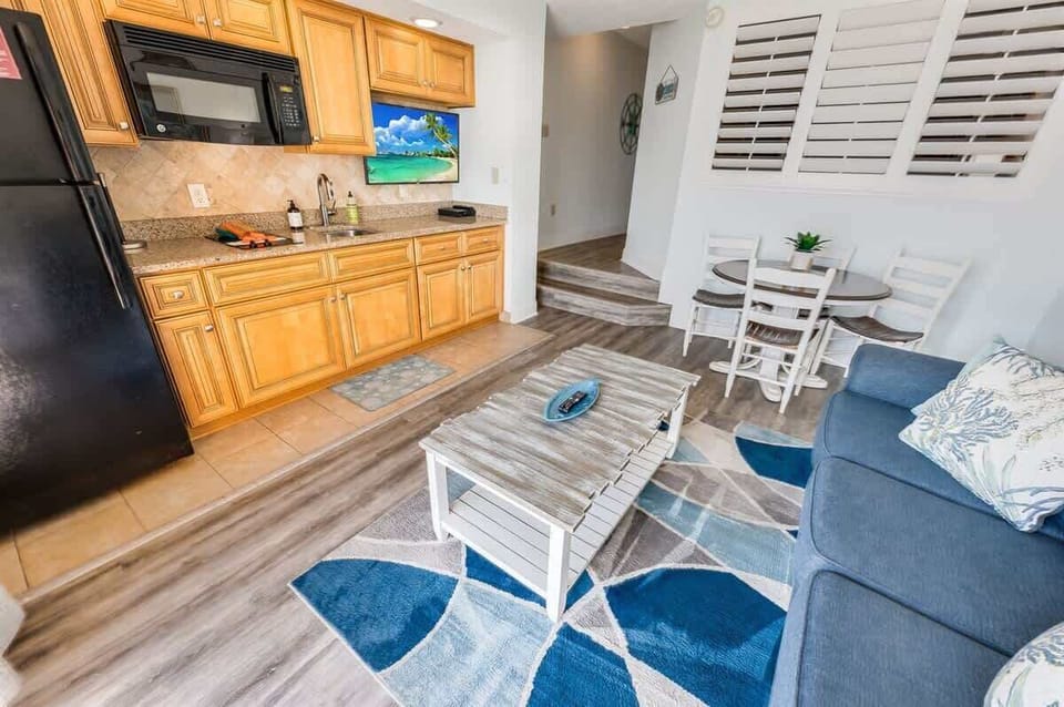 Direct Oceanfront, Beautifully Decorated