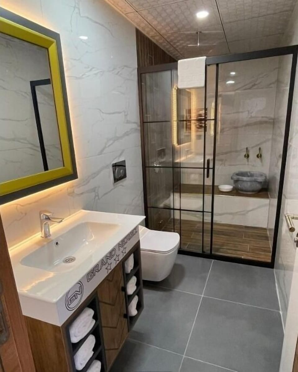Luxury Room | Bathroom | Shower, rainfall showerhead, designer toiletries, hair dryer