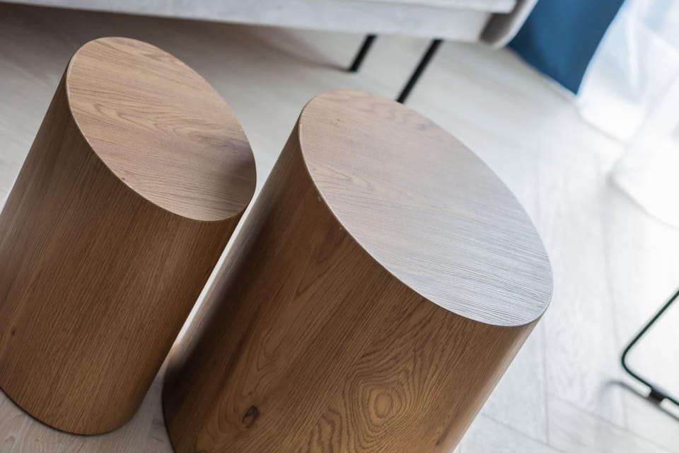 Close-up of wooden stool details, adding a natural and stylish touch to the decor.
