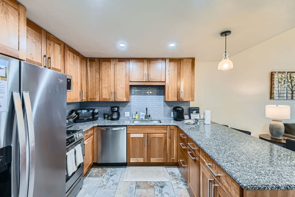 Condo, 3 Bedrooms | Private kitchen | Fridge, oven, coffee/tea maker, toaster