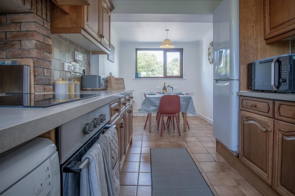 House (3 Bedrooms) | Private kitchen | Electric kettle