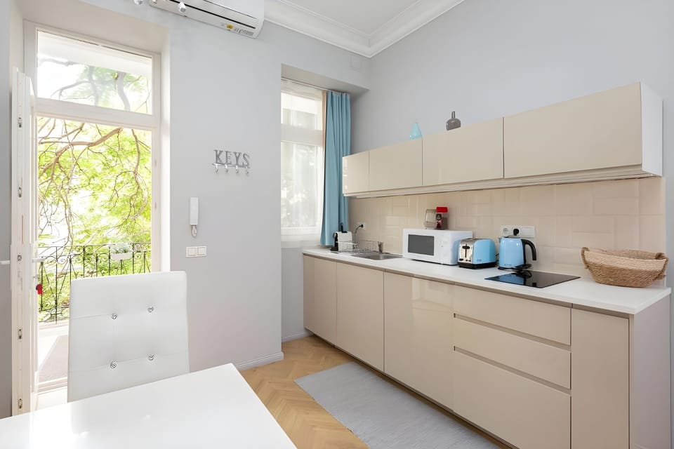 Superior Apartment | Private kitchen | Electric kettle