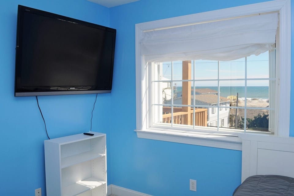 Top Floor Middle Bedroom with Daybed & Trundle II