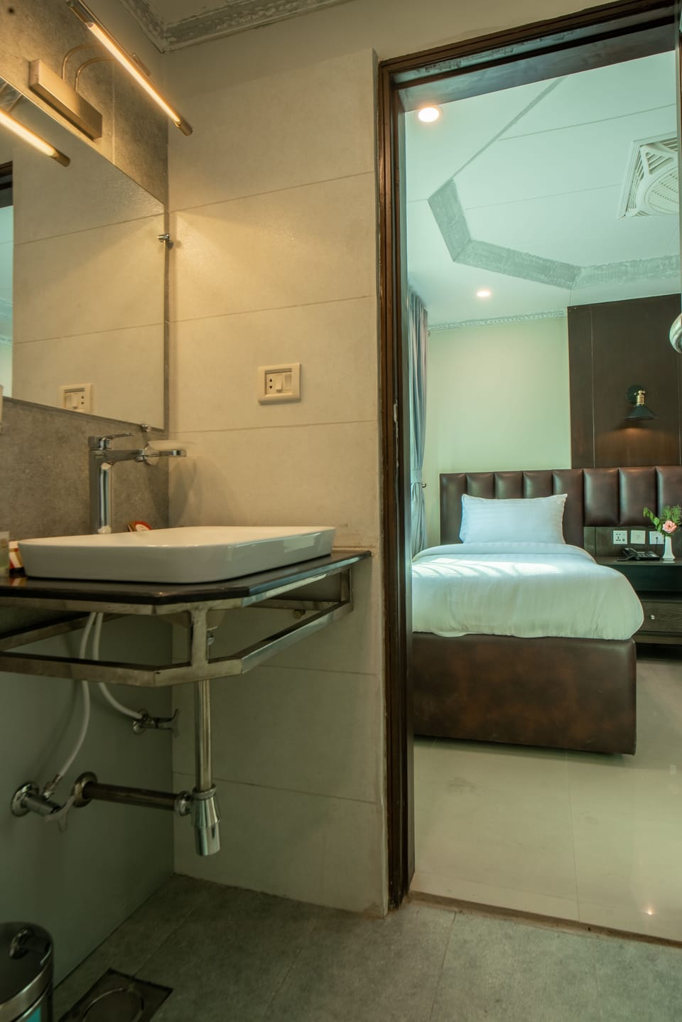 Deluxe Twin Room, 2 Twin Beds, Non Smoking, Hill View | Bathroom | Shower, free toiletries, bathrobes, slippers