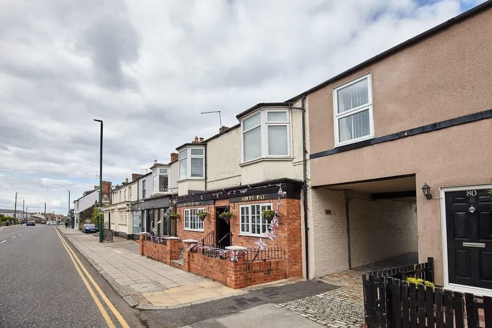 Cobblestones, Marske-by-the-Sea - Host & Stay