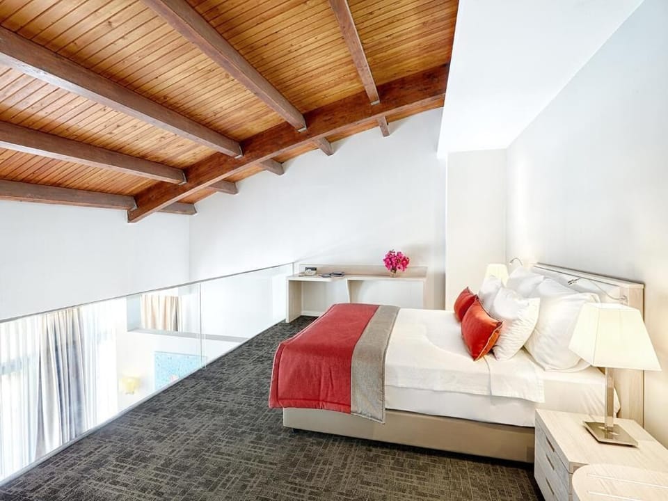 Duplex, 1 Bedroom | Minibar, in-room safe, desk, laptop workspace