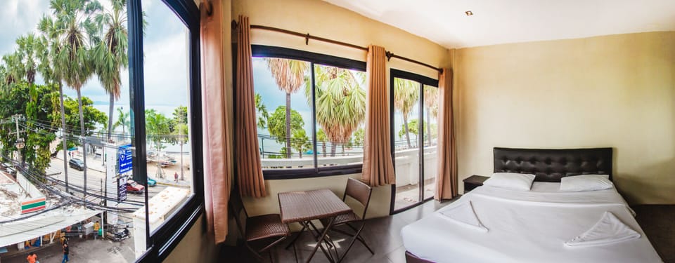 Superior Room, Sea View | Desk, soundproofing, free WiFi, bed sheets