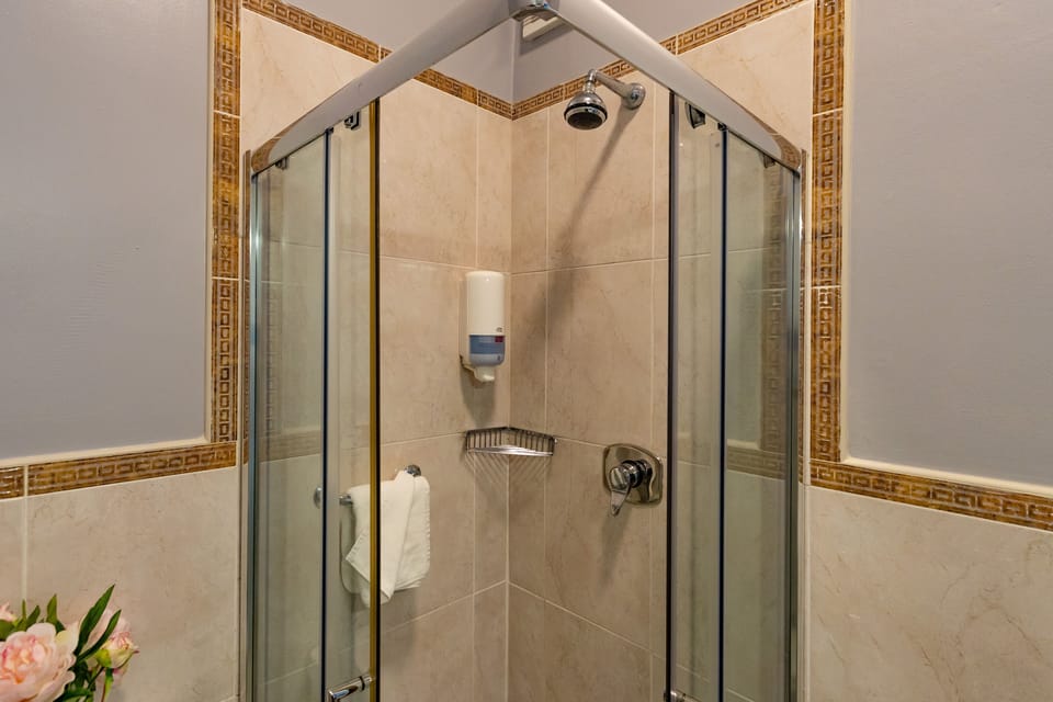 Triple Room, 3 Twin Beds | Bathroom | Shower, free toiletries, hair dryer, towels