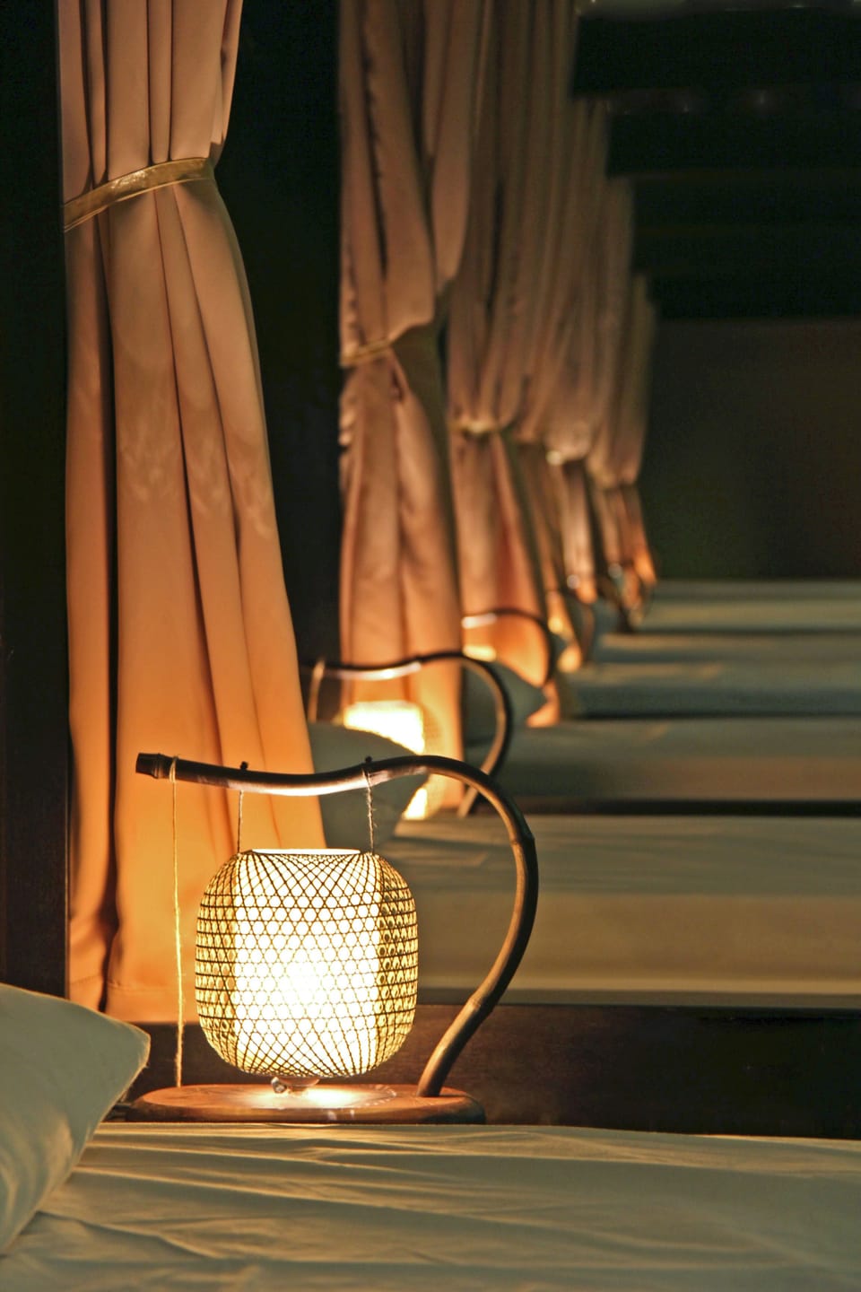 Couples treatment rooms, hot tub, body treatments, aromatherapy
