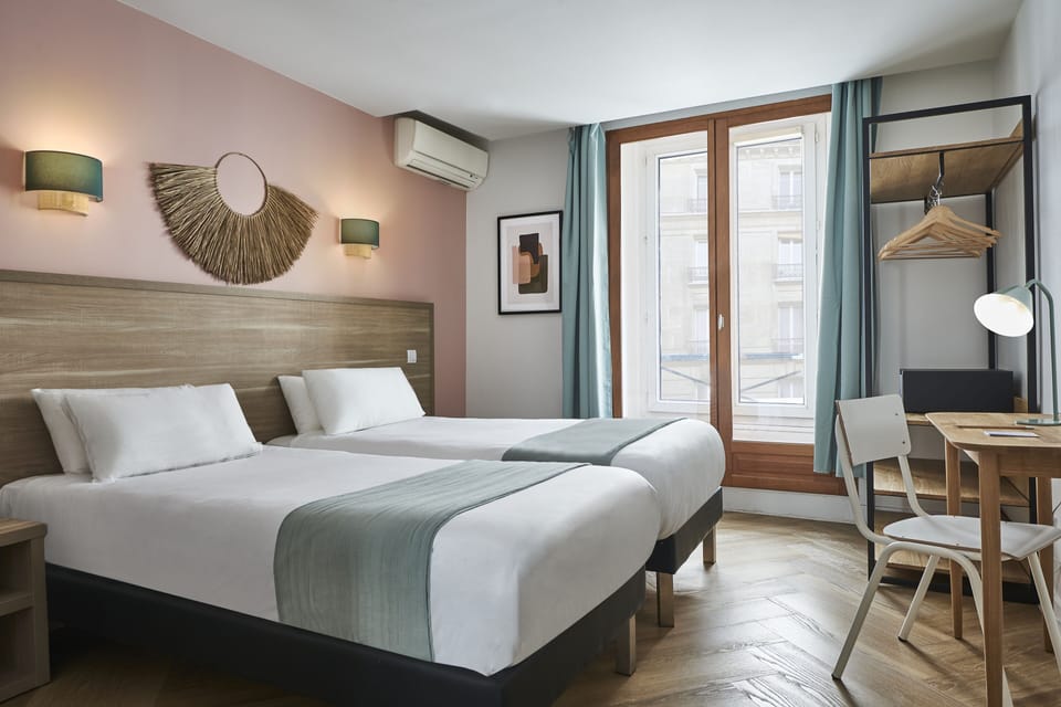 Club Room, 2 Twin Beds | Free WiFi, bed sheets