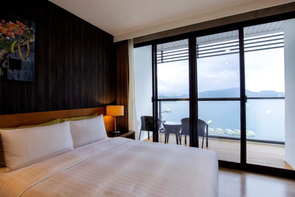 Deluxe Quadruple Room, Lake View | In-room safe, desk, blackout drapes, free WiFi